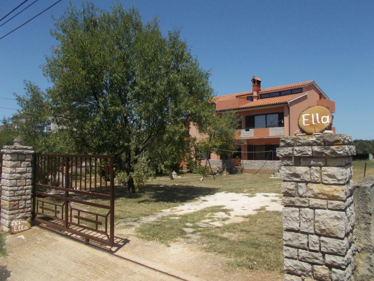 Ella Apartment Pula Exterior photo
